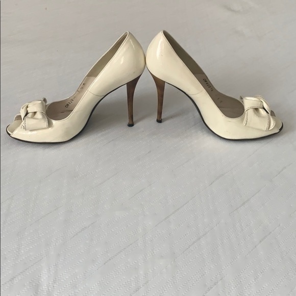 Stuart Weitzman heels with bows - Picture 7 of 8